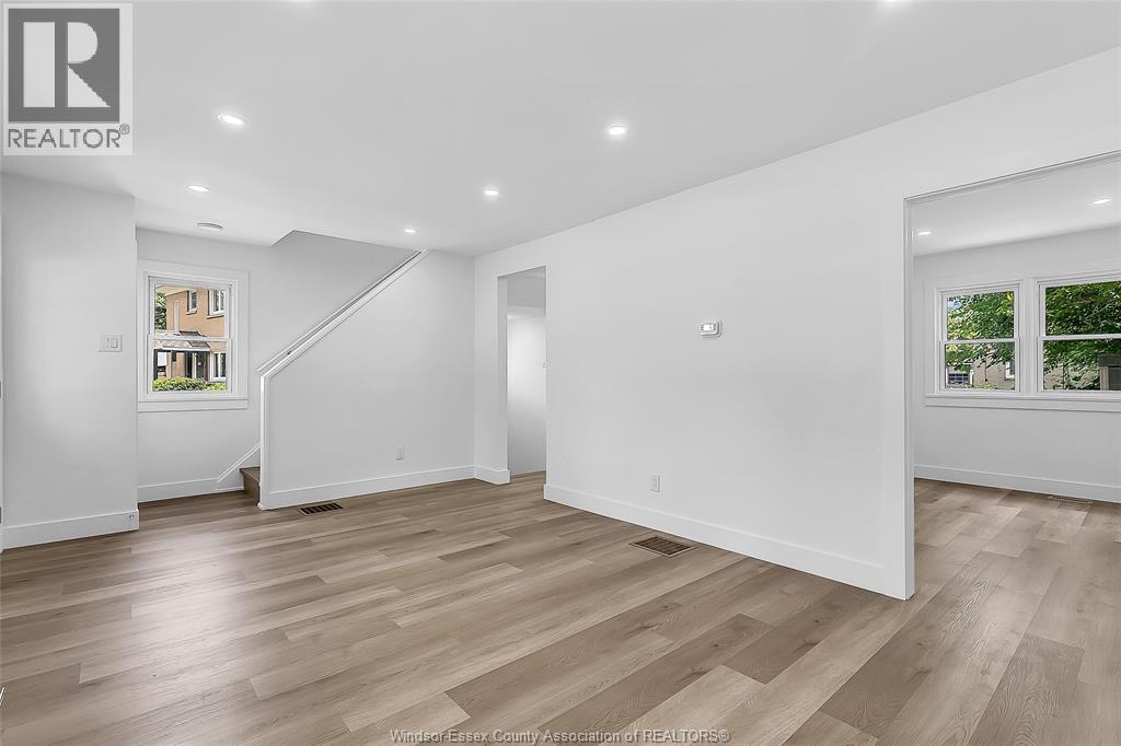 2123 SECORD - 9