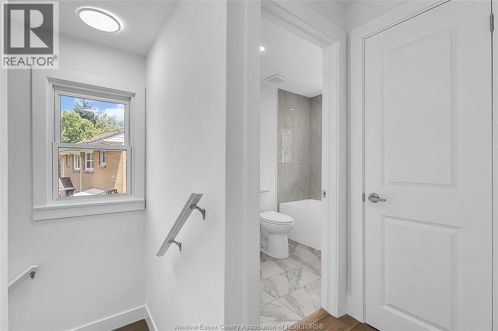 2123 SECORD - 22