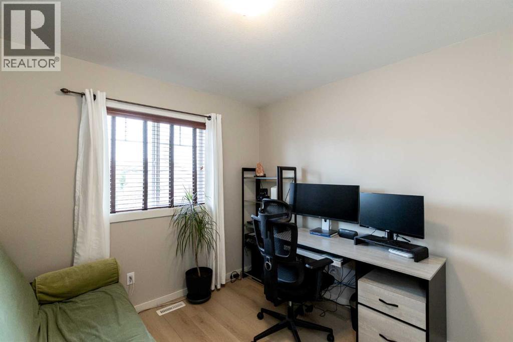 Listing photo – 454 Wishart Street, Red Deer