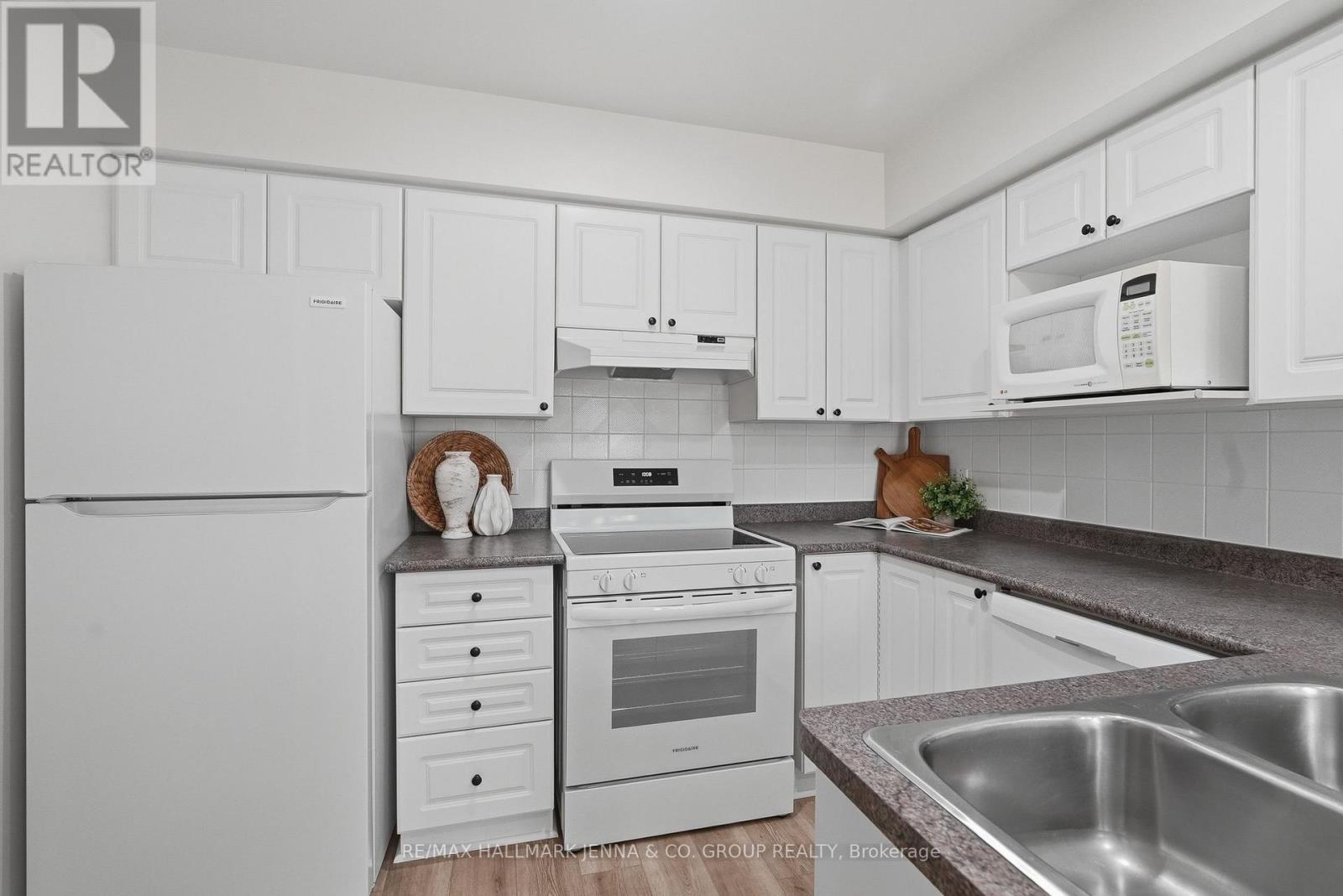3 Bed, 2 Bath House for Sale in Ottawa – 3 REDDING WAY, Ottawa – MLS# X13565426 - Image 13