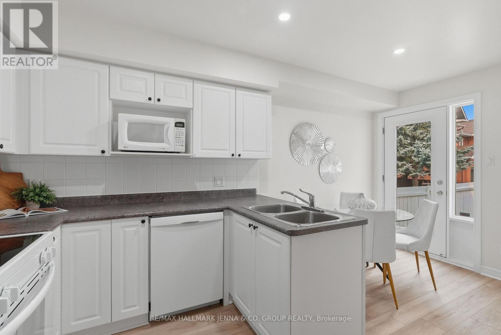 3 Bed, 2 Bath House for Sale in Ottawa – 3 REDDING WAY, Ottawa – MLS# X13565426 - Image 14