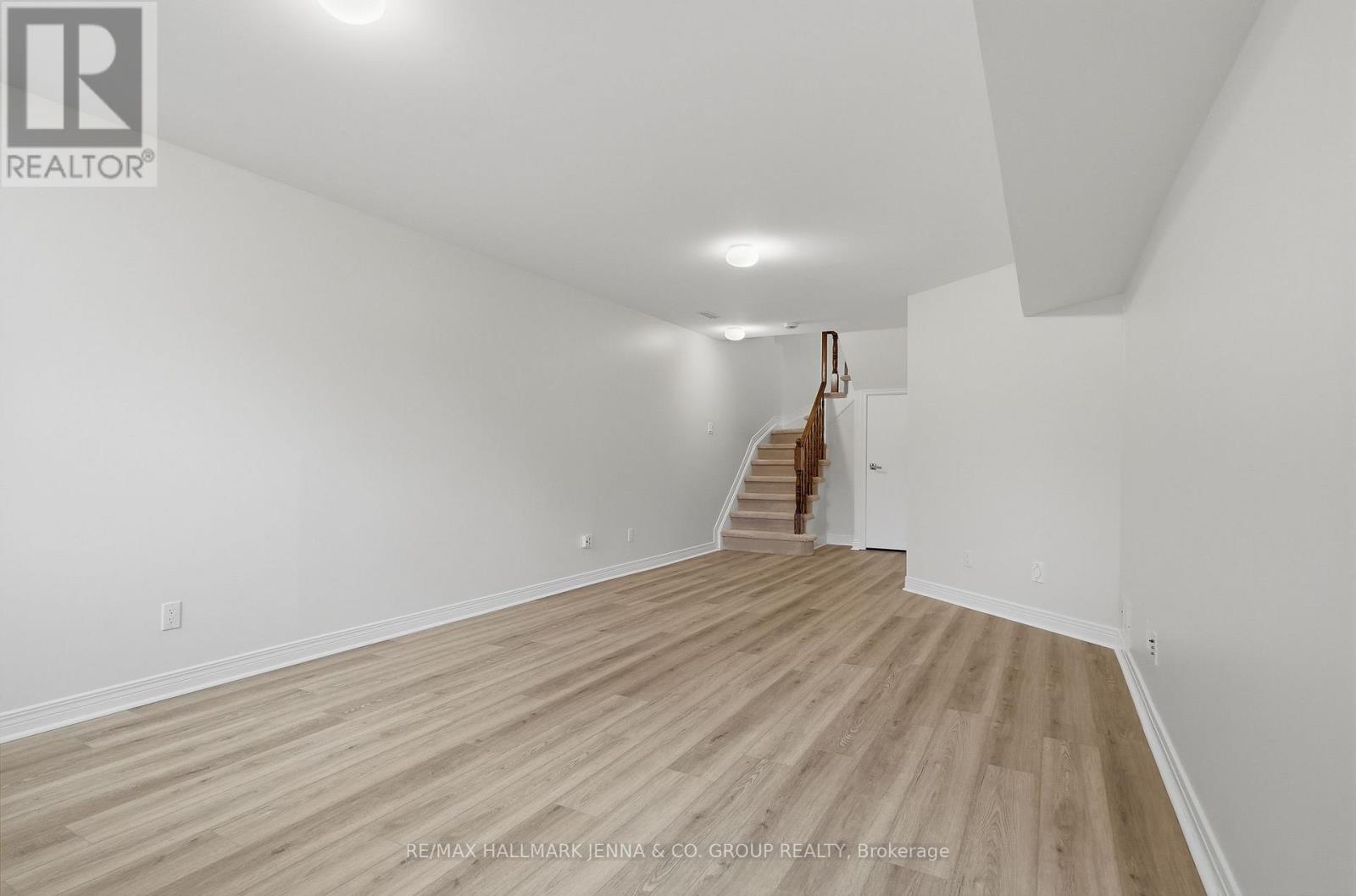 3 Bed, 2 Bath House for Sale in Ottawa – 3 REDDING WAY, Ottawa – MLS# X13565426 - Image 31