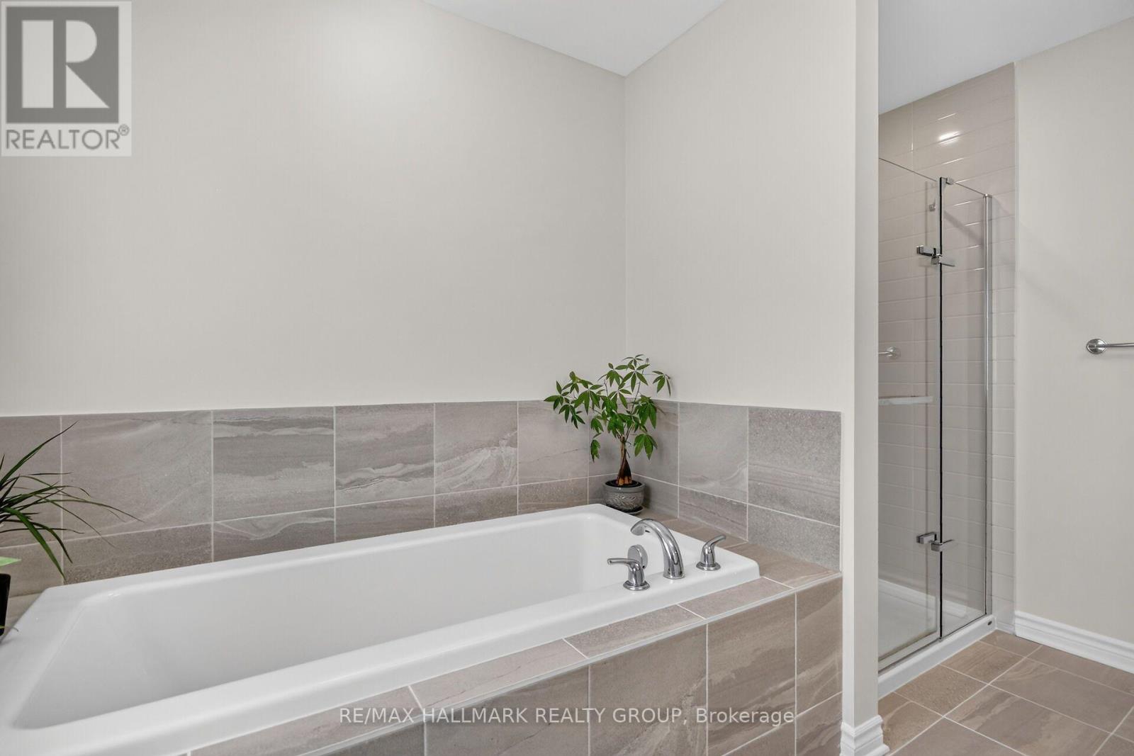 3 Bed, 3 Bath House for Rent in Ottawa – 357 BARRETT FARM DRIVE, Ottawa – MLS# X13565606 - Image 20