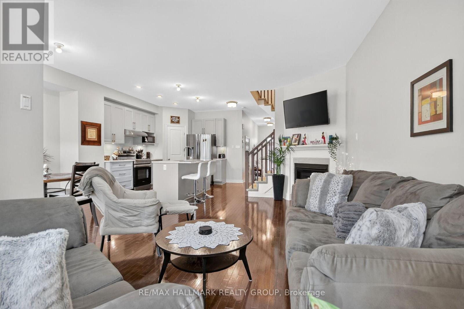 3 Bed, 3 Bath House for Rent in Ottawa – 357 BARRETT FARM DRIVE, Ottawa – MLS# X13565606 - Image 7