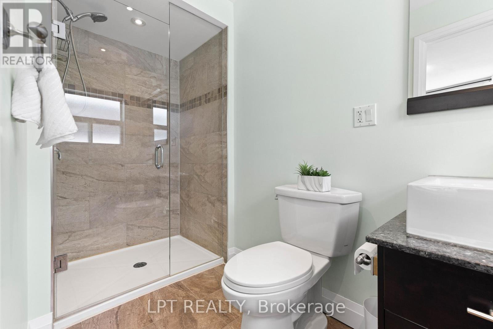 818 POPLAR AVENUE - 17