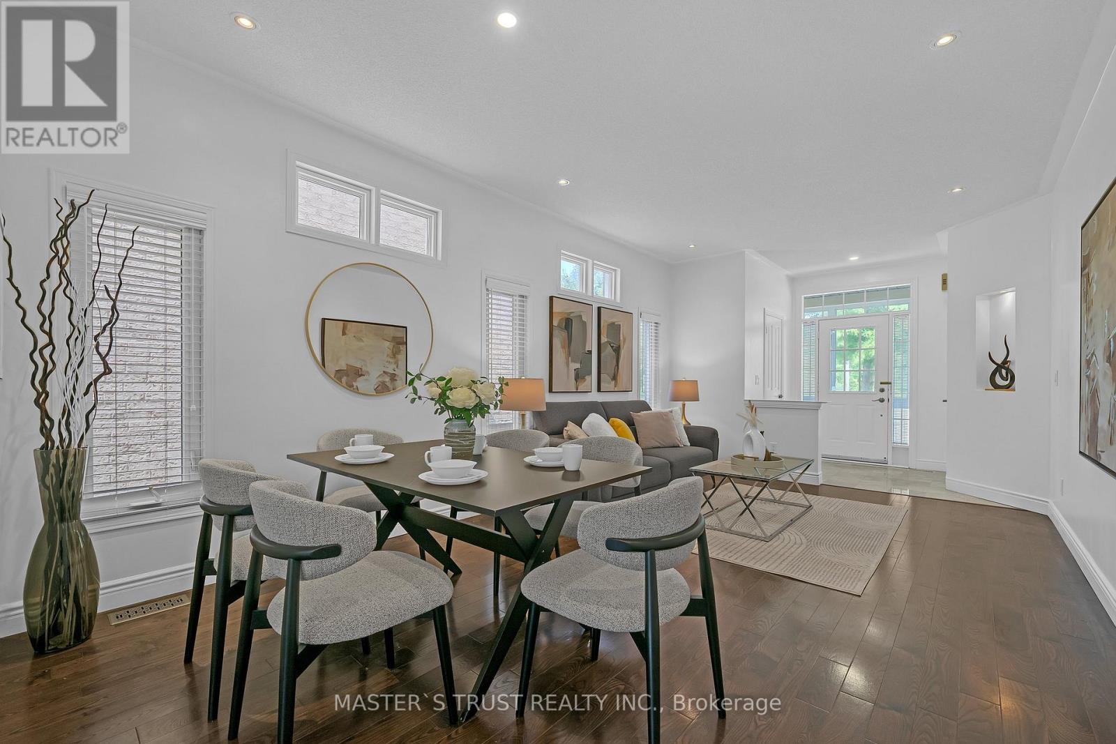 418 THE BRIDLE WALK - 11