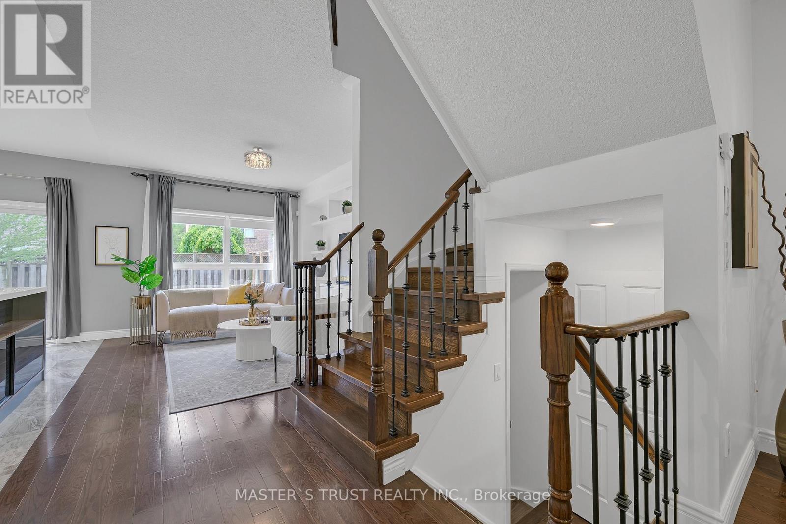 418 THE BRIDLE WALK - 12