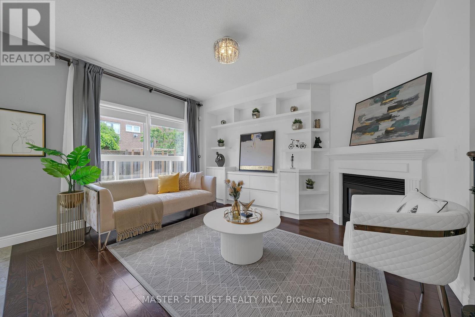 418 THE BRIDLE WALK - 13