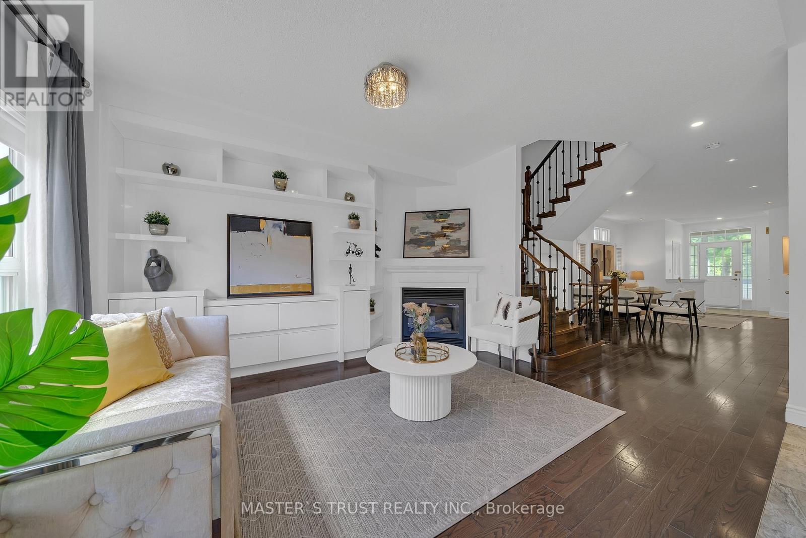 418 THE BRIDLE WALK - 15