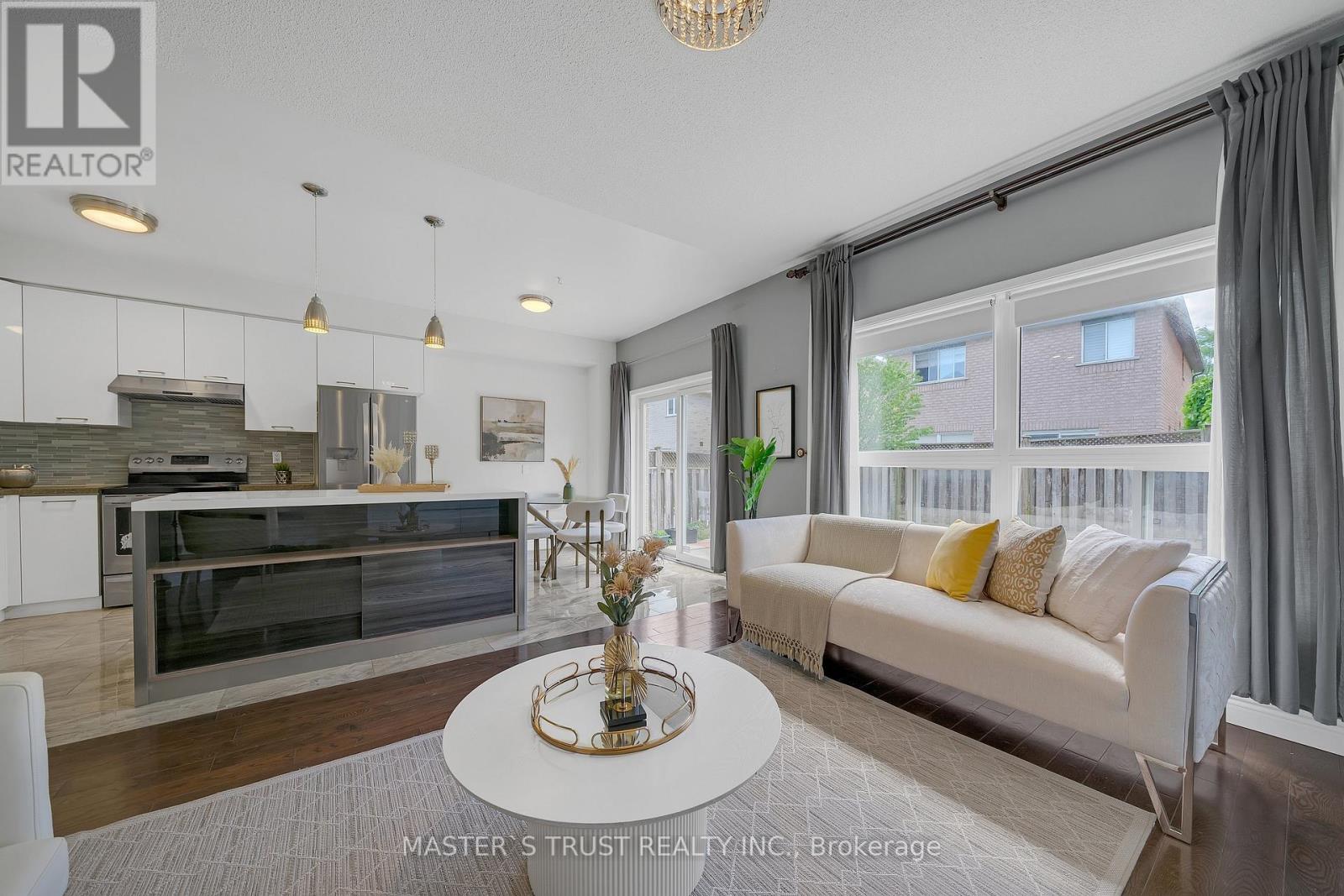 418 THE BRIDLE WALK - 16