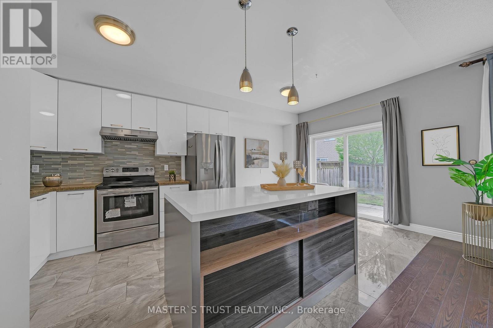 418 THE BRIDLE WALK - 19