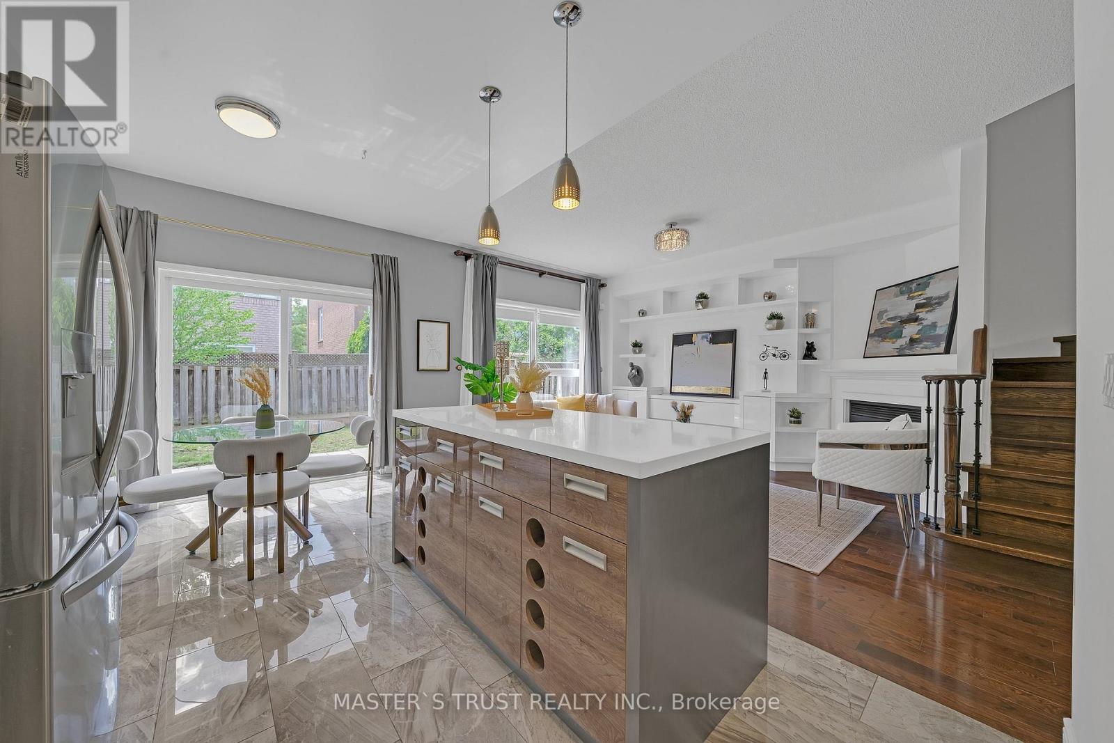 418 THE BRIDLE WALK - 21