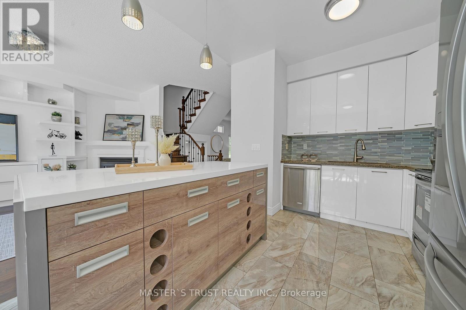 418 THE BRIDLE WALK - 22