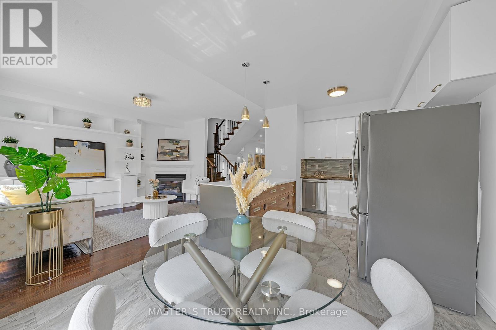 418 THE BRIDLE WALK - 25