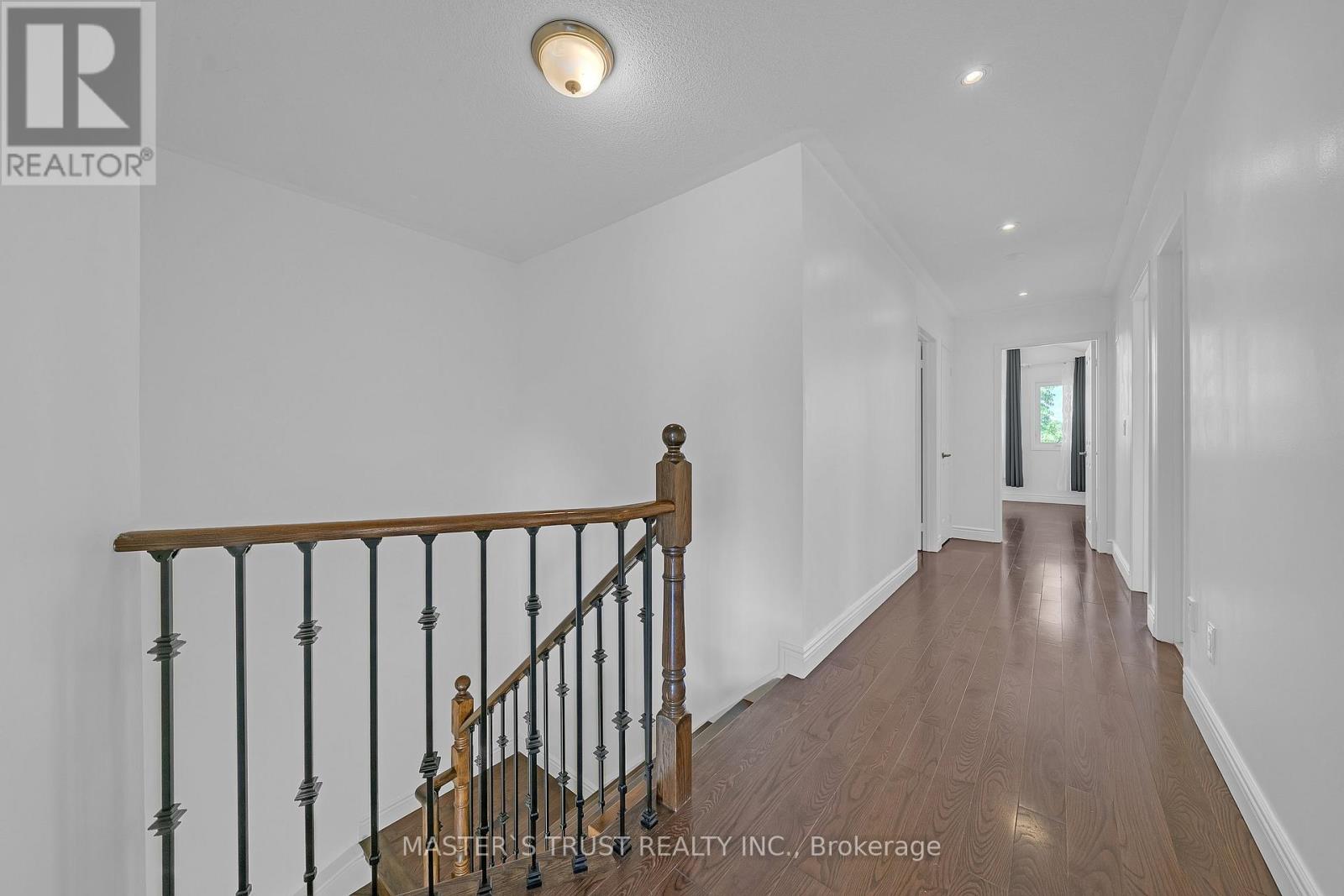 418 THE BRIDLE WALK - 26