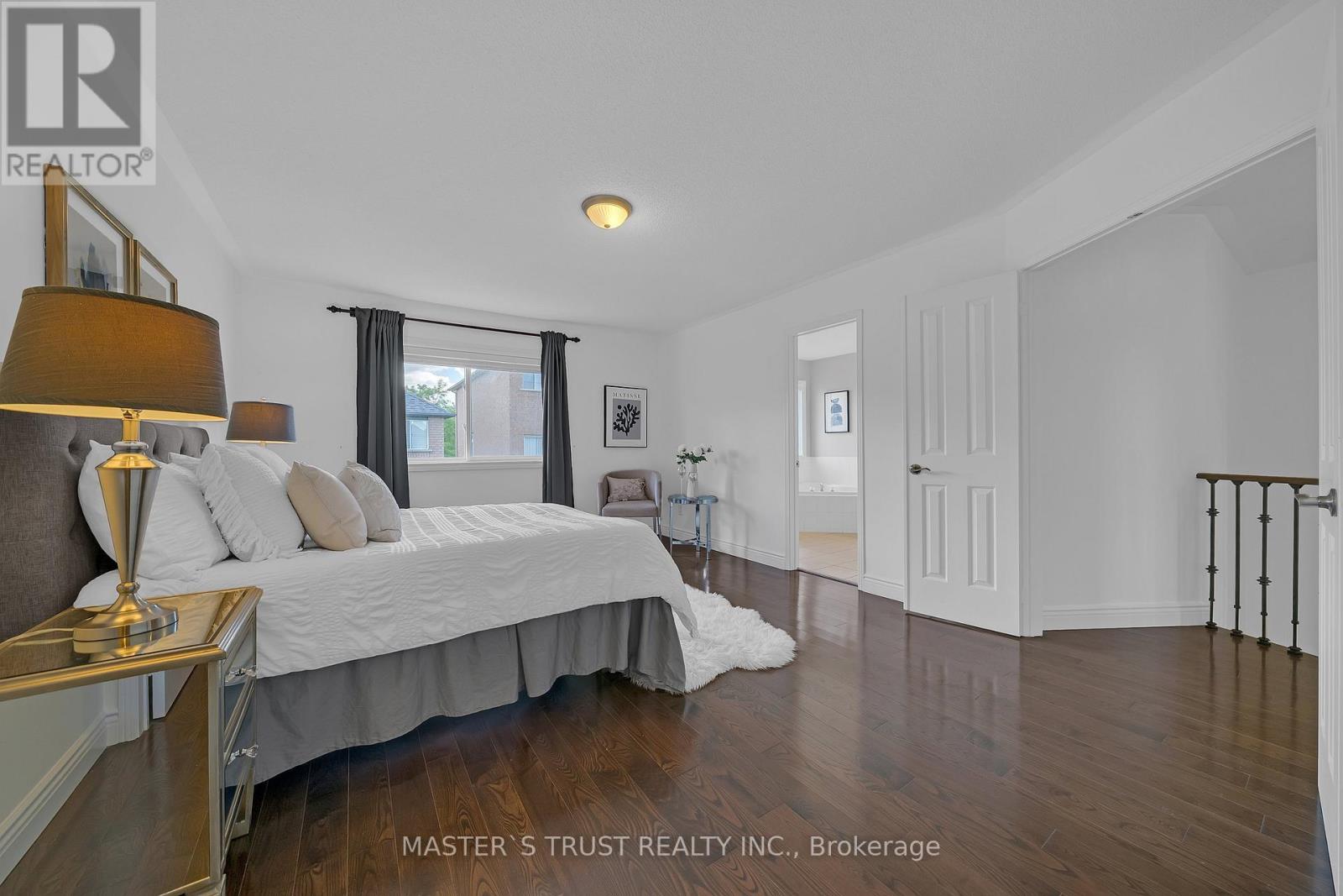 418 THE BRIDLE WALK - 28