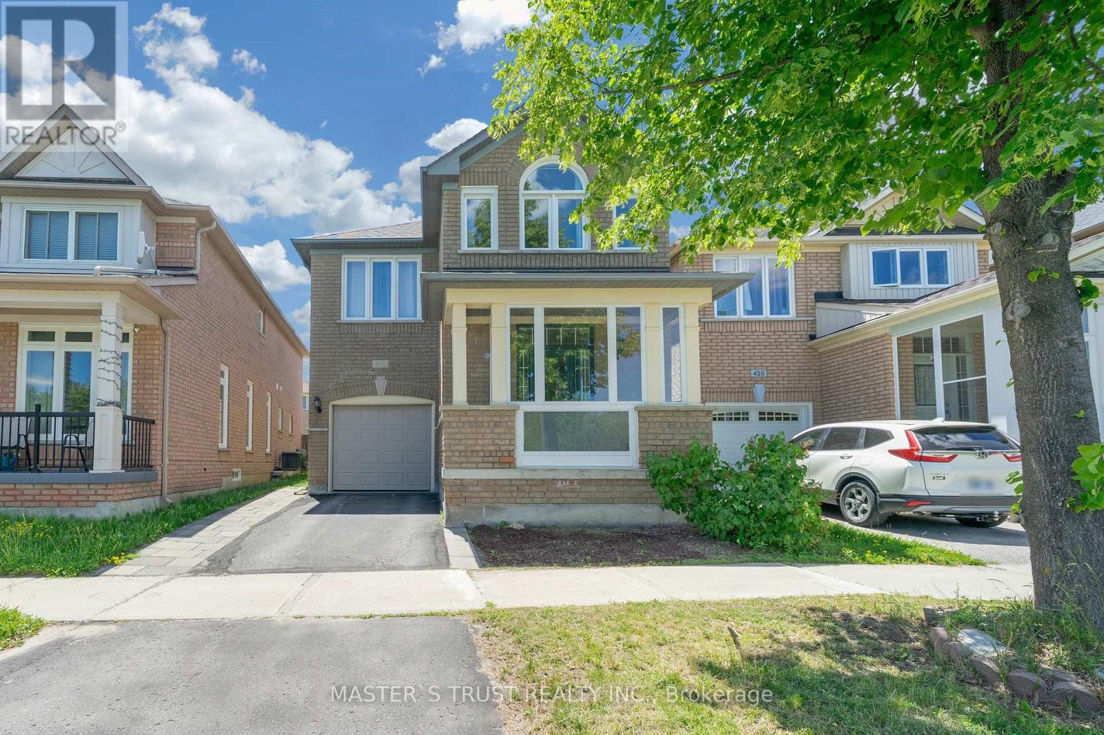418 THE BRIDLE WALK - 3