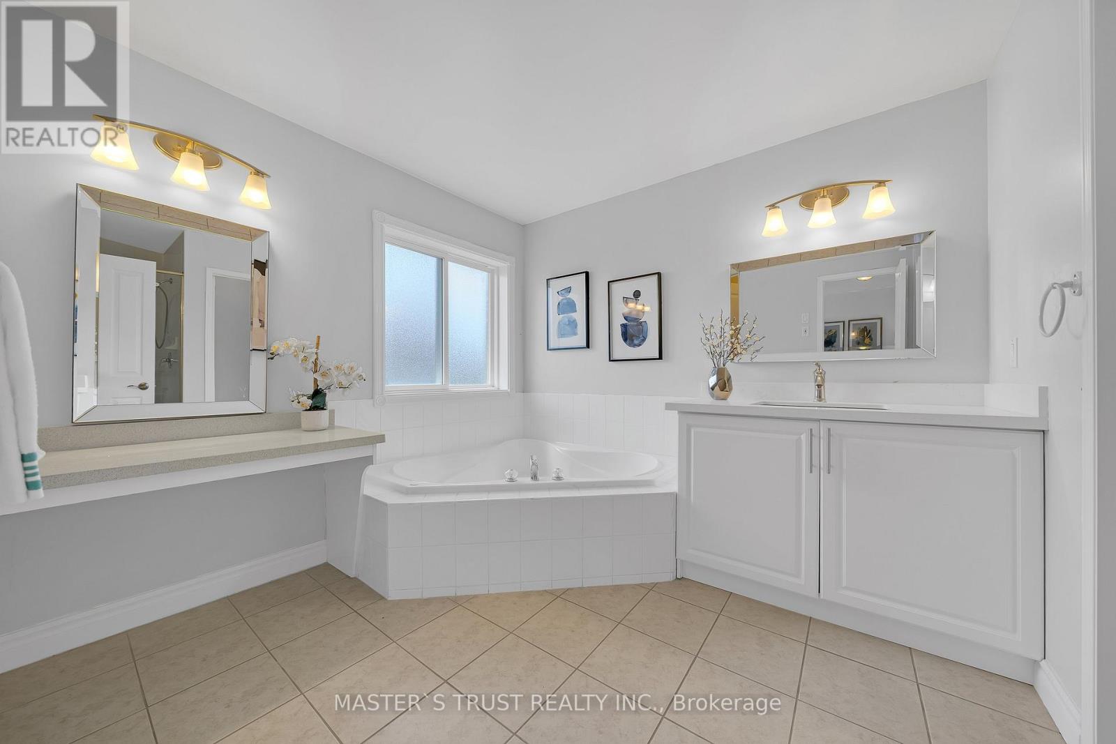 418 THE BRIDLE WALK - 30