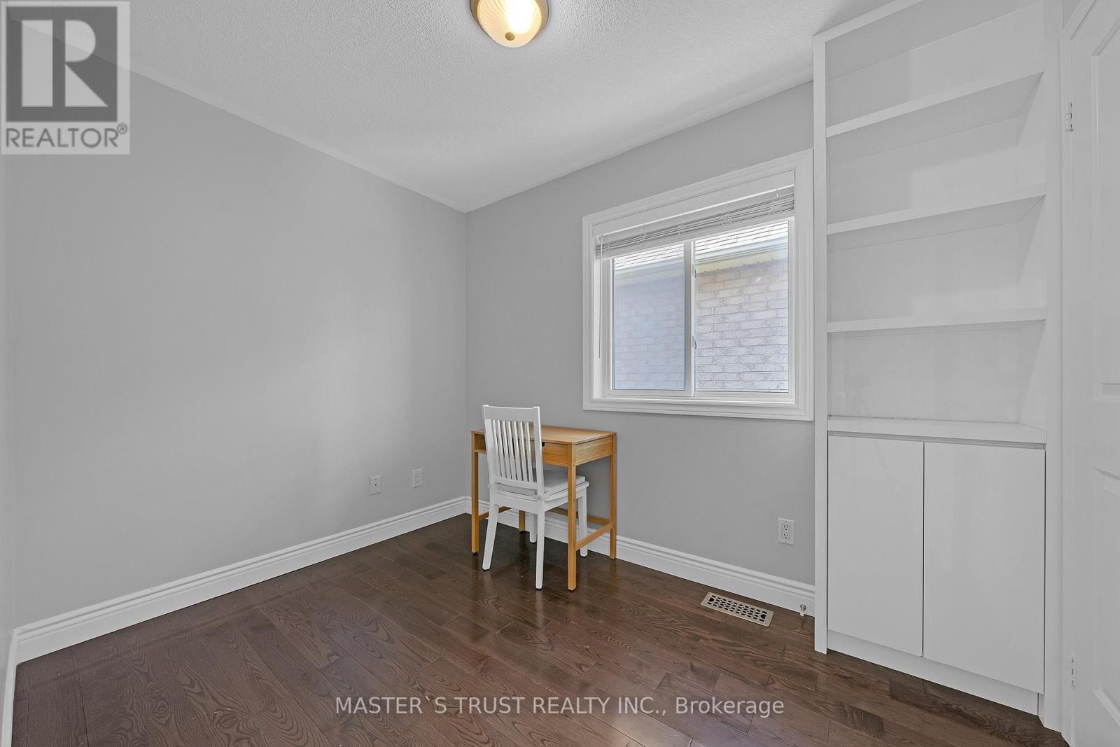 418 THE BRIDLE WALK - 33