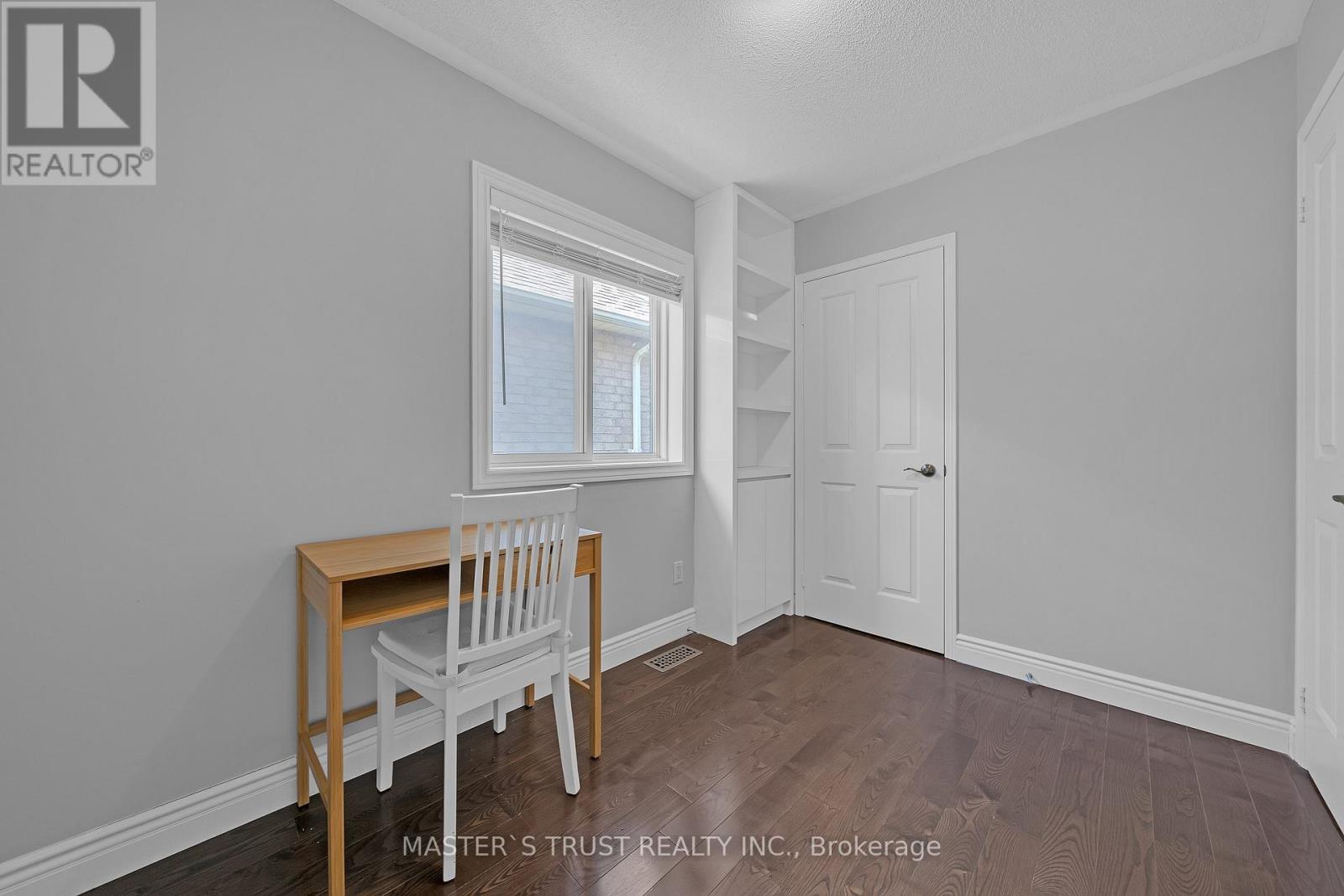 418 THE BRIDLE WALK - 34