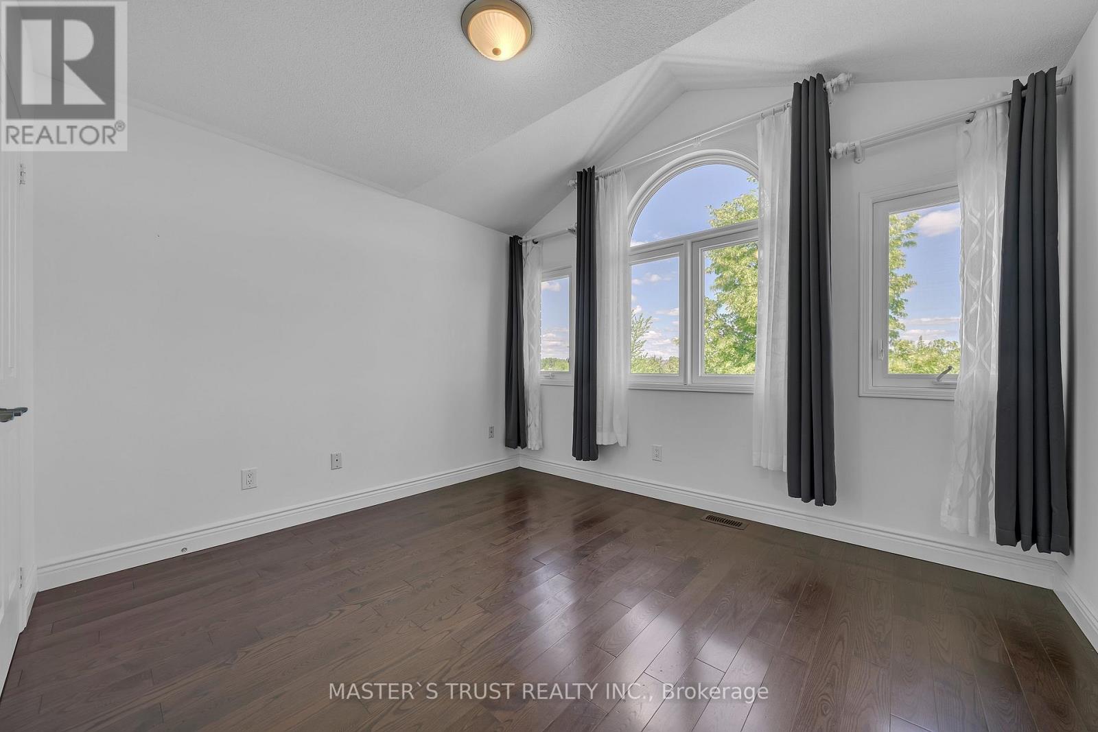 418 THE BRIDLE WALK - 35