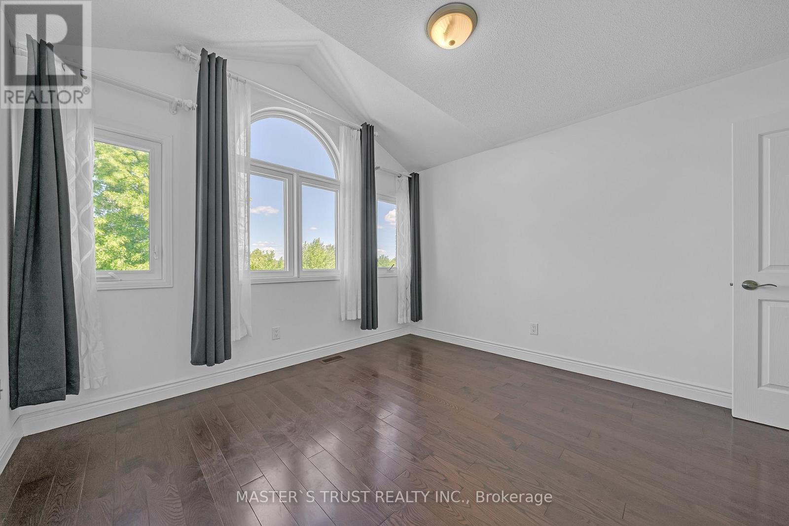 418 THE BRIDLE WALK - 36