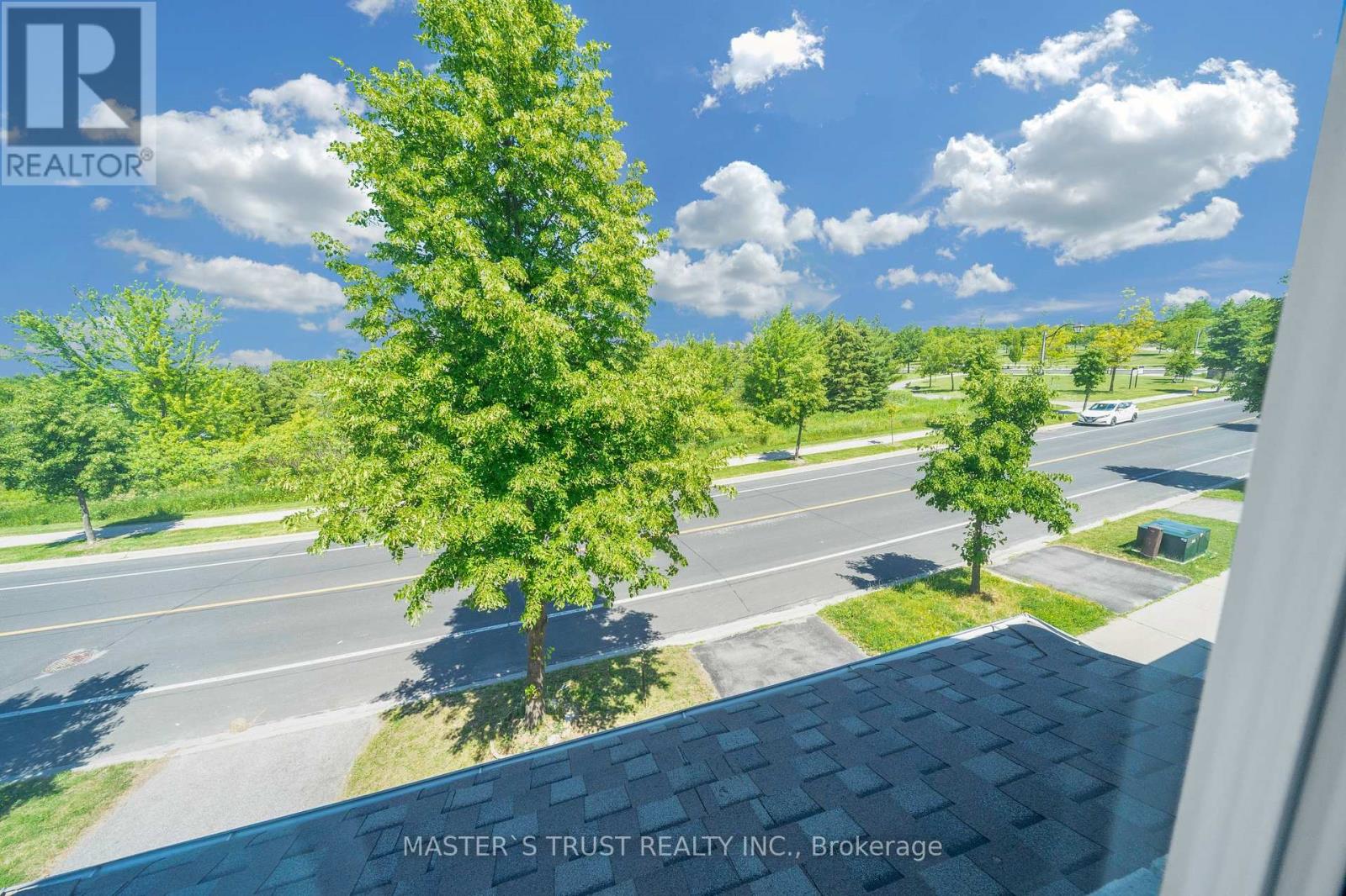 418 THE BRIDLE WALK - 37