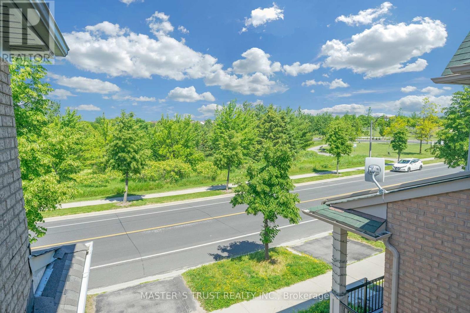418 THE BRIDLE WALK - 38