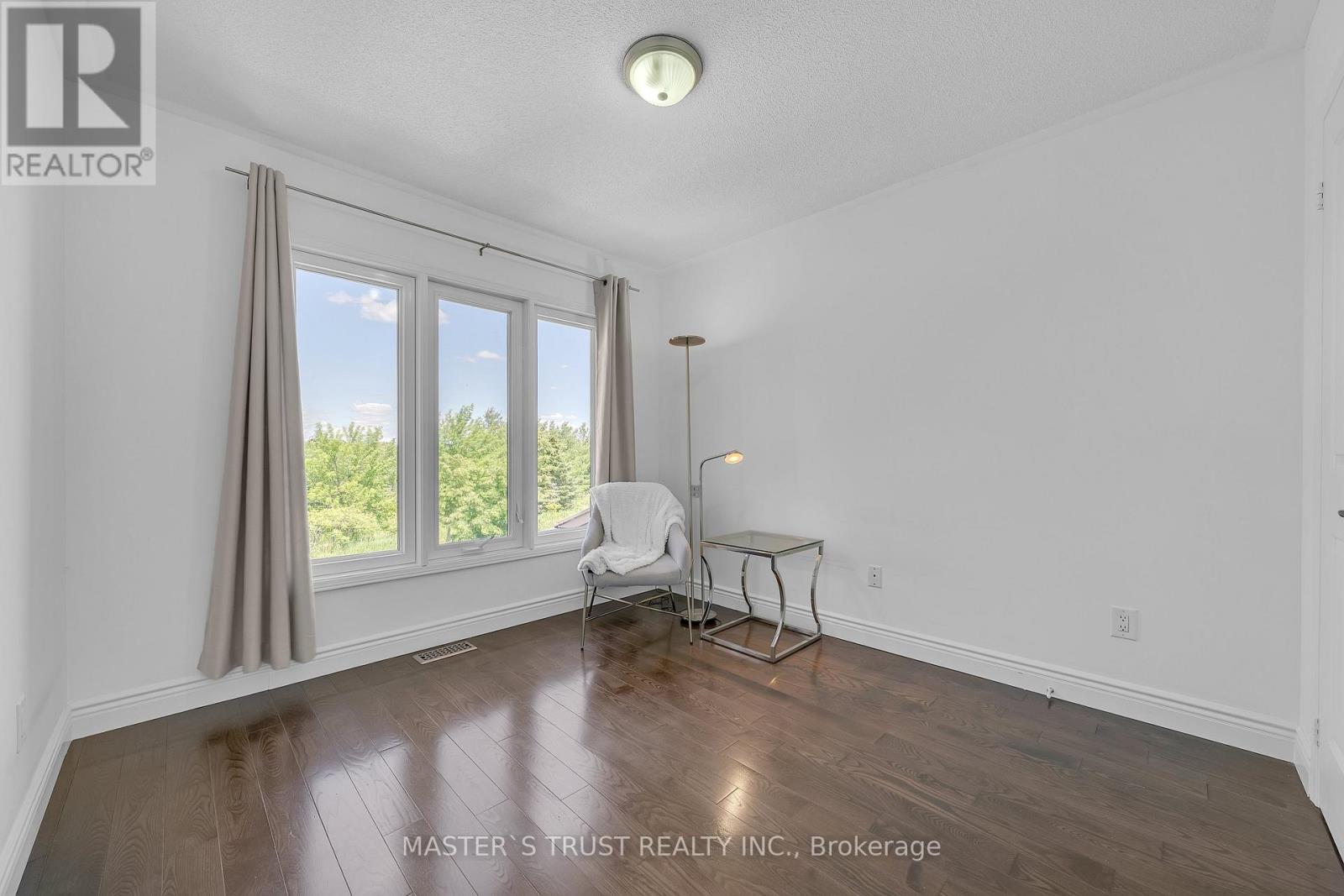418 THE BRIDLE WALK - 39