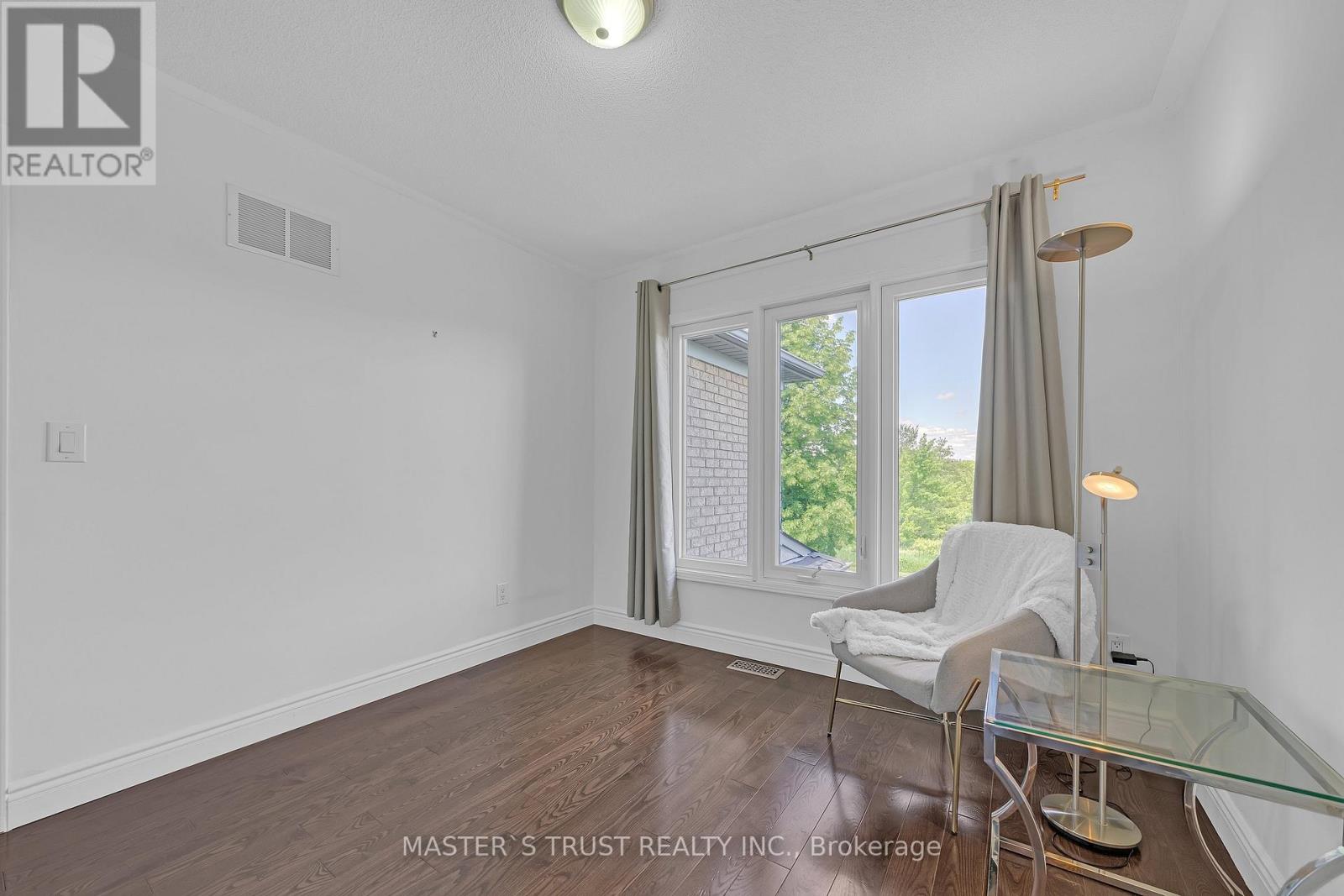 418 THE BRIDLE WALK - 40