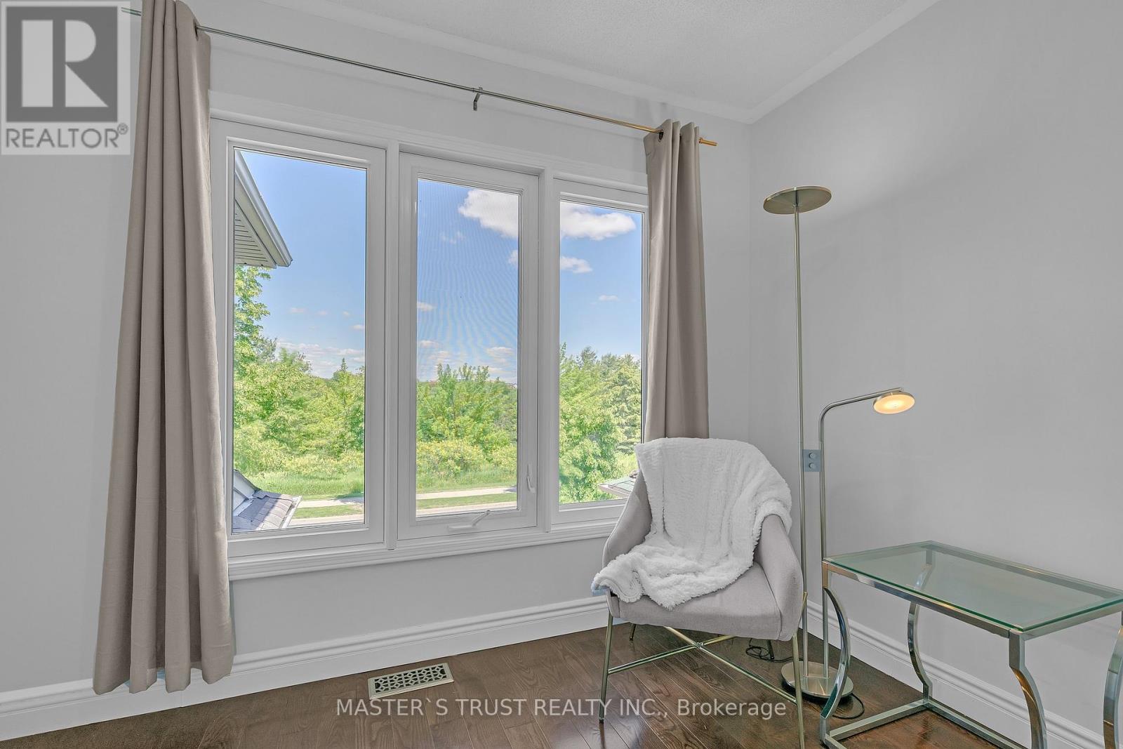 418 THE BRIDLE WALK - 41
