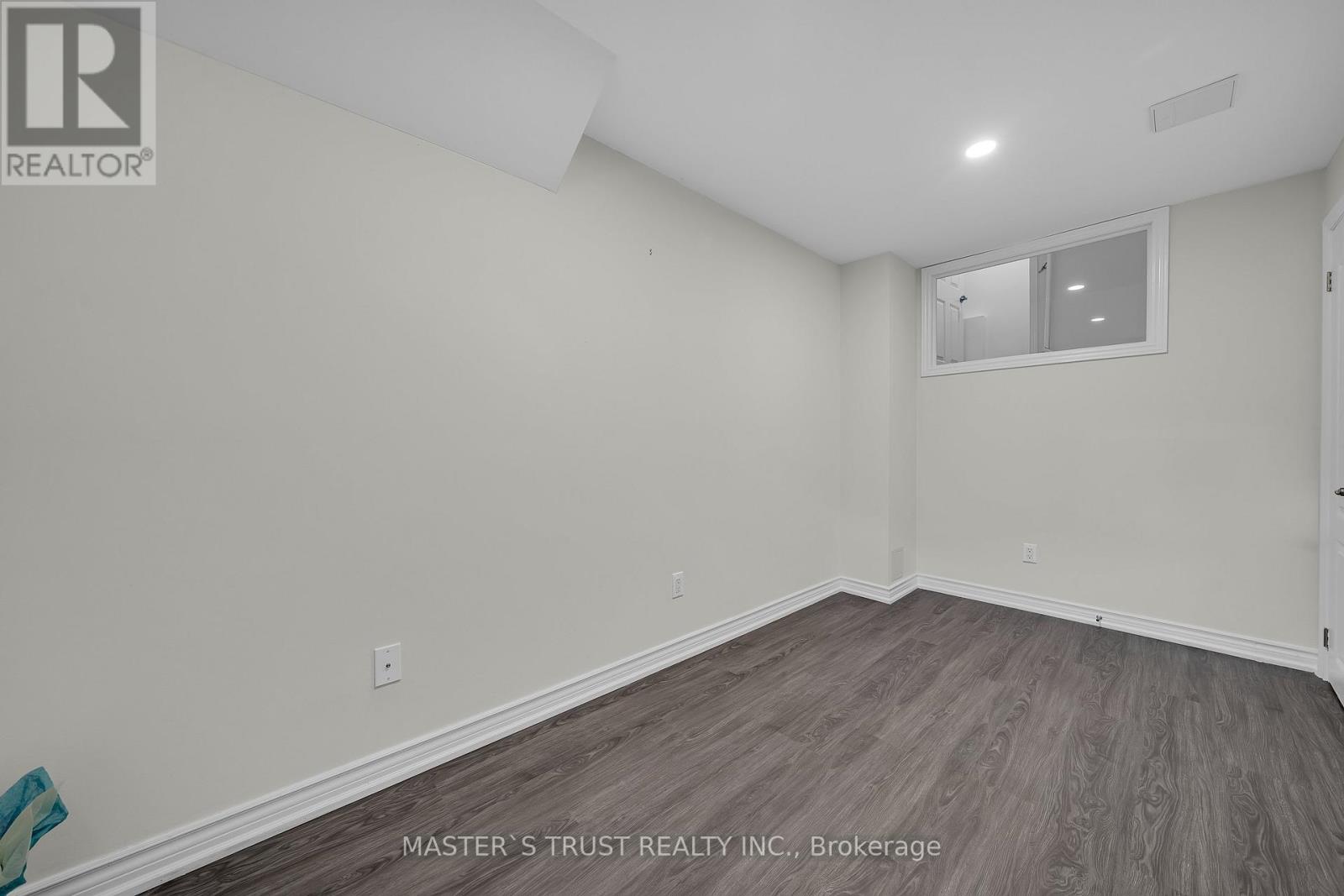 418 THE BRIDLE WALK - 47