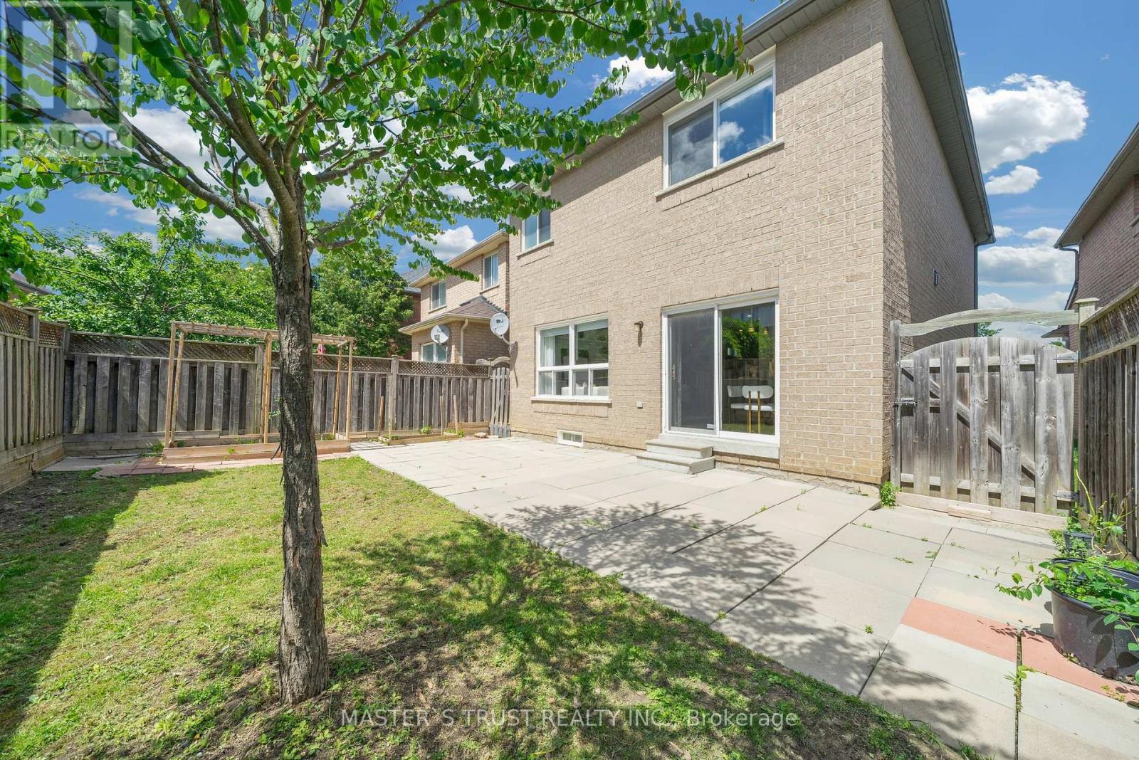 418 THE BRIDLE WALK - 49