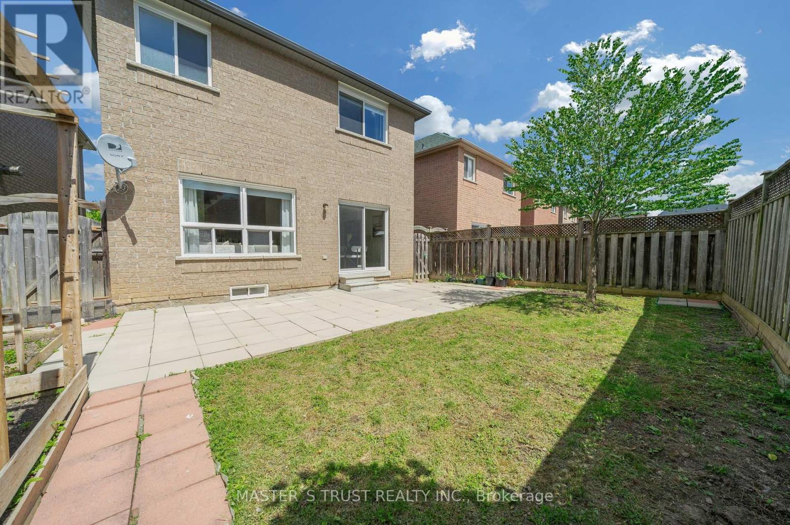 418 THE BRIDLE WALK - 50