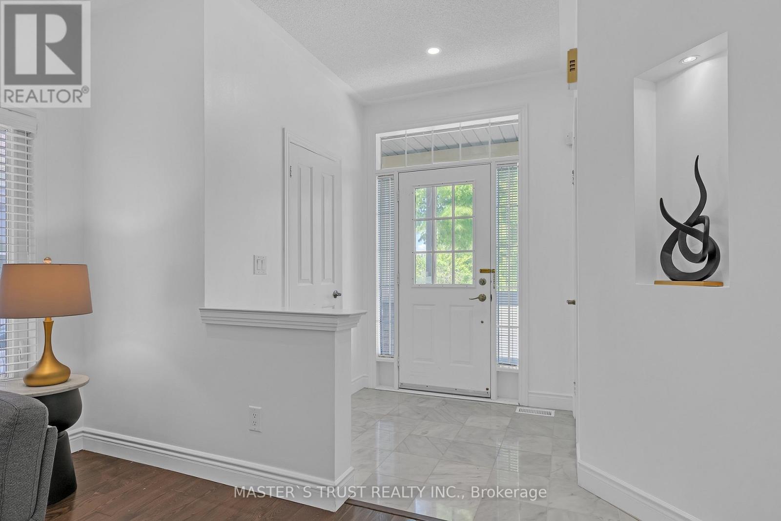 418 THE BRIDLE WALK - 6