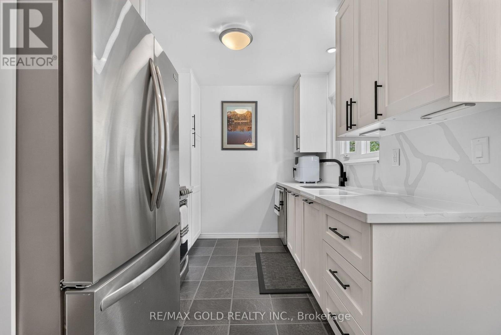 182 MCMURCHY AVENUE S - 14