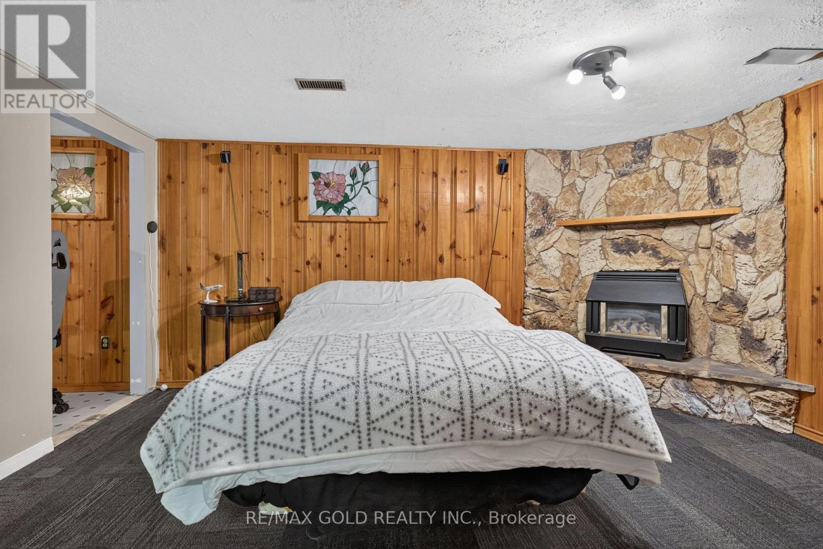 182 MCMURCHY AVENUE S - Image 33