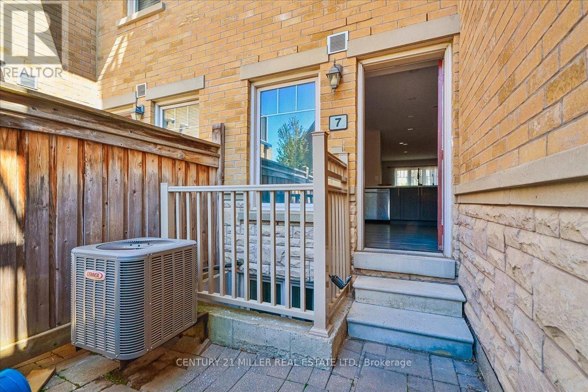 #7 3100 THOMAS STREET - 38