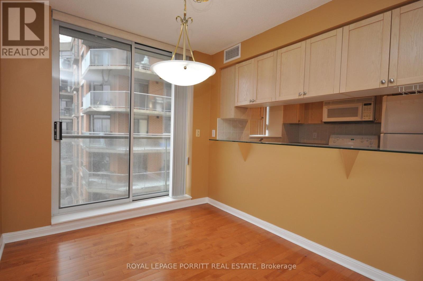 #901 1140 PARKWEST PLACE - 9