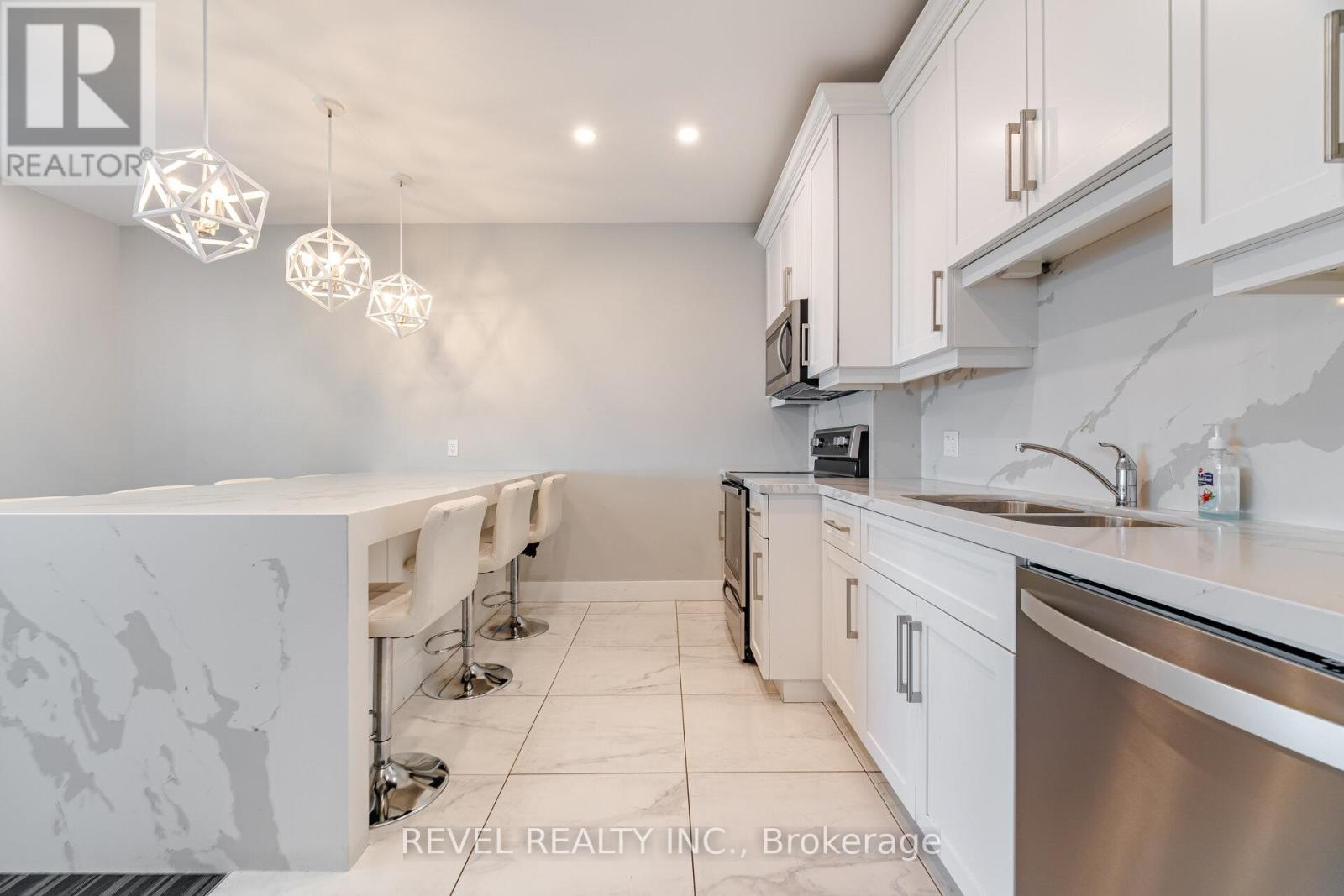 #220 630 SAUVE STREET - 39