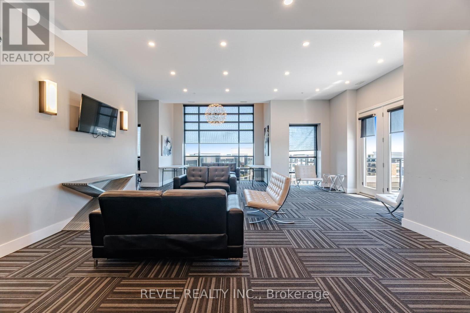 #220 630 SAUVE STREET - 40