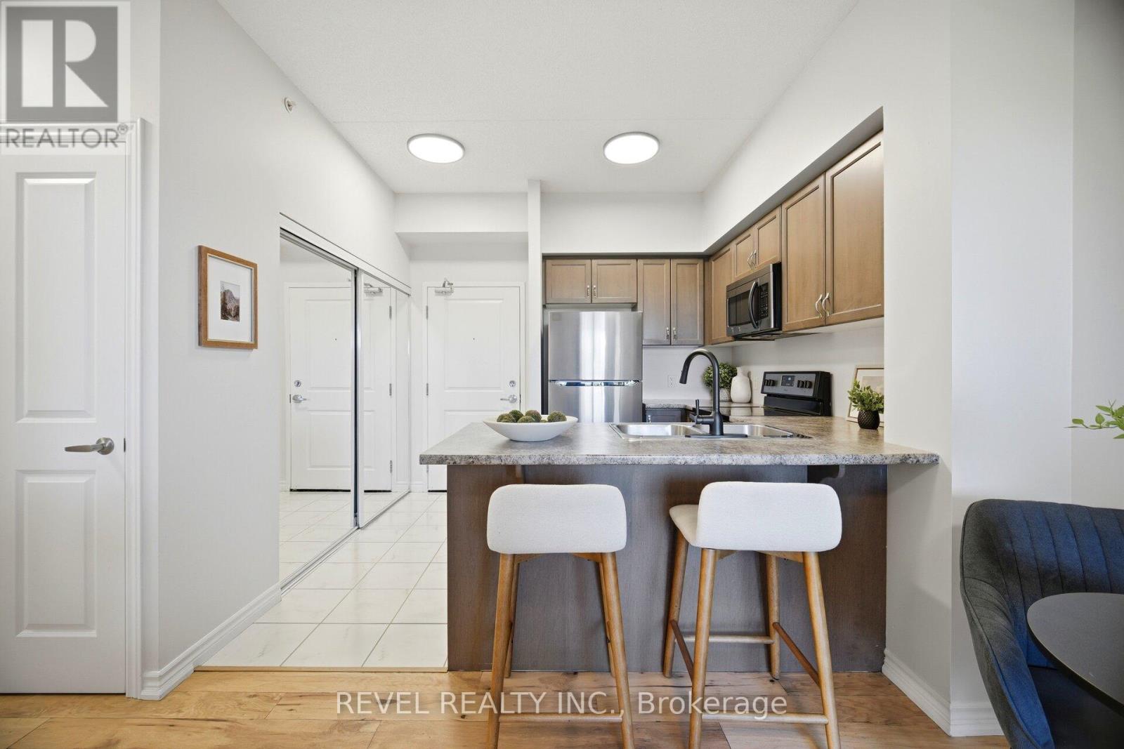 #220 630 SAUVE STREET - 6