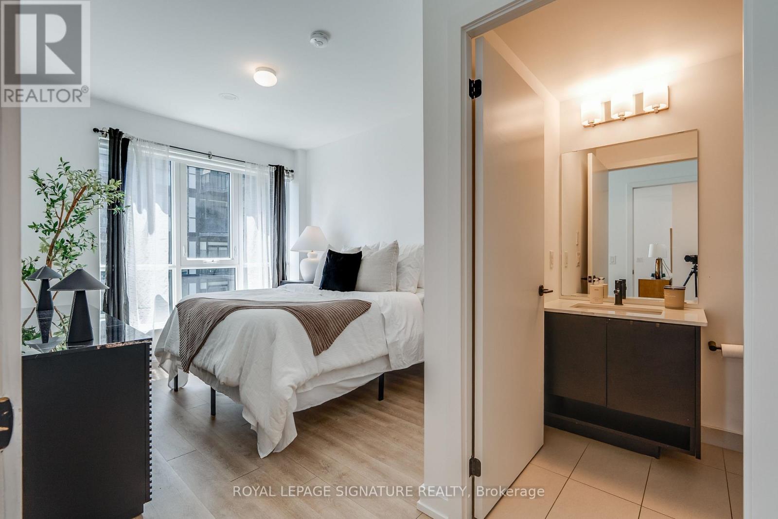 #517 2300 ST. CLAIR AVENUE W - 11