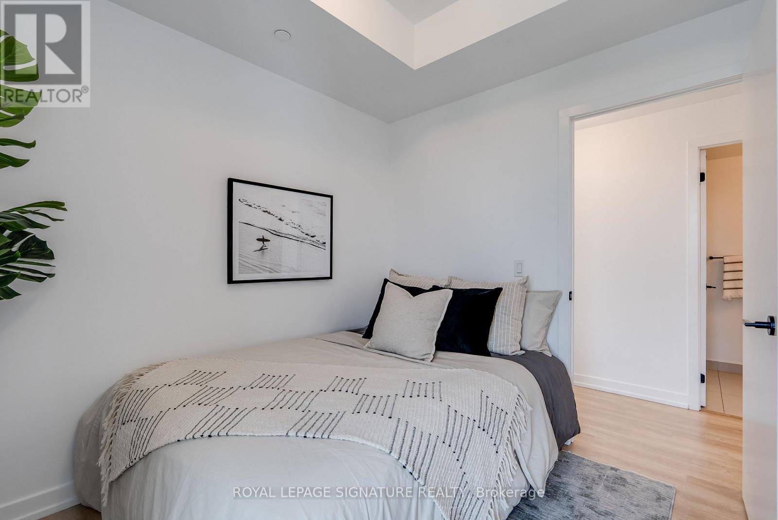 #517 2300 ST. CLAIR AVENUE W - 16