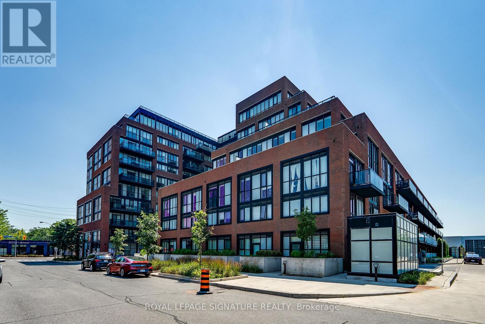 #517 2300 ST. CLAIR AVENUE W - 23