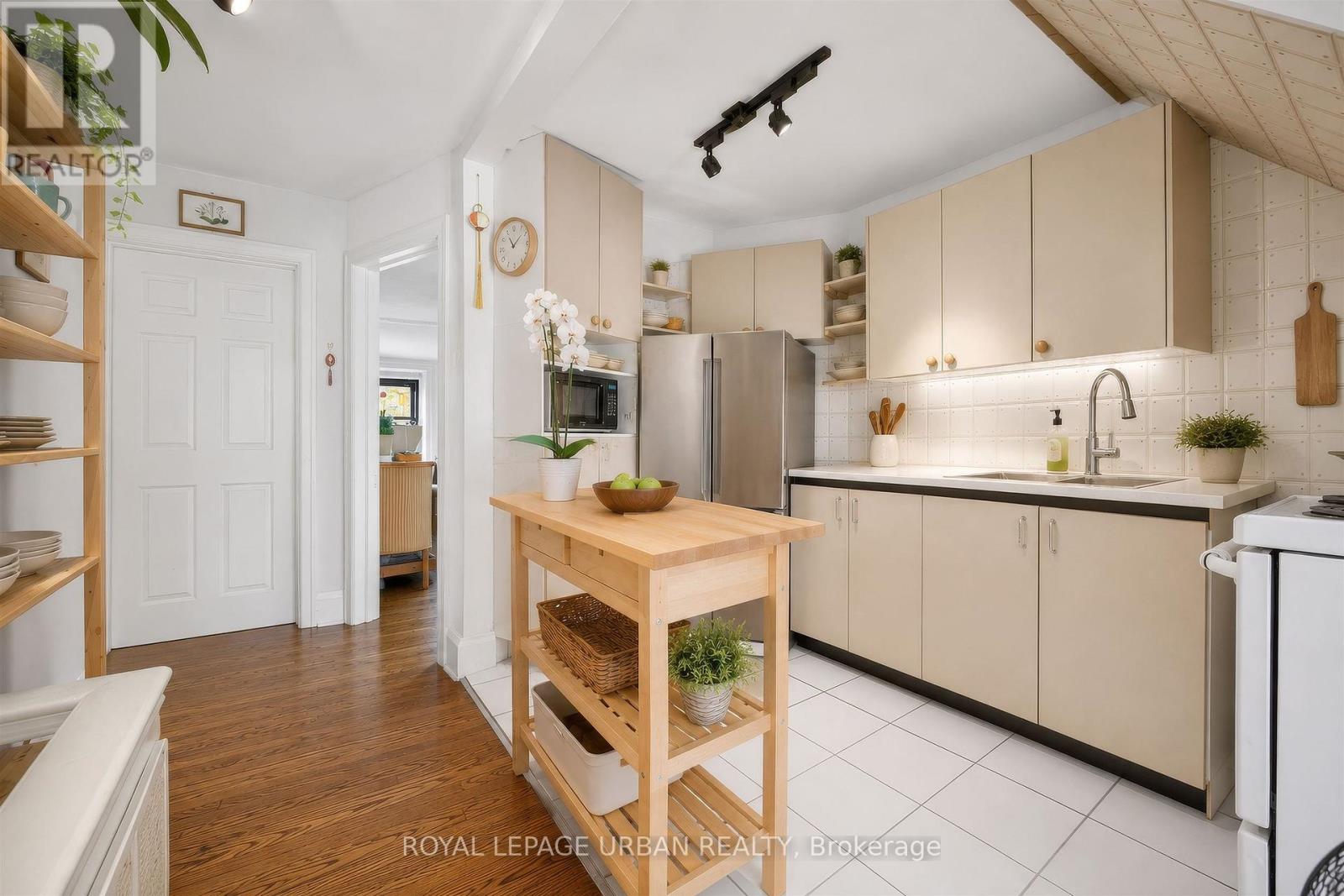 244 INDIAN ROAD - 32