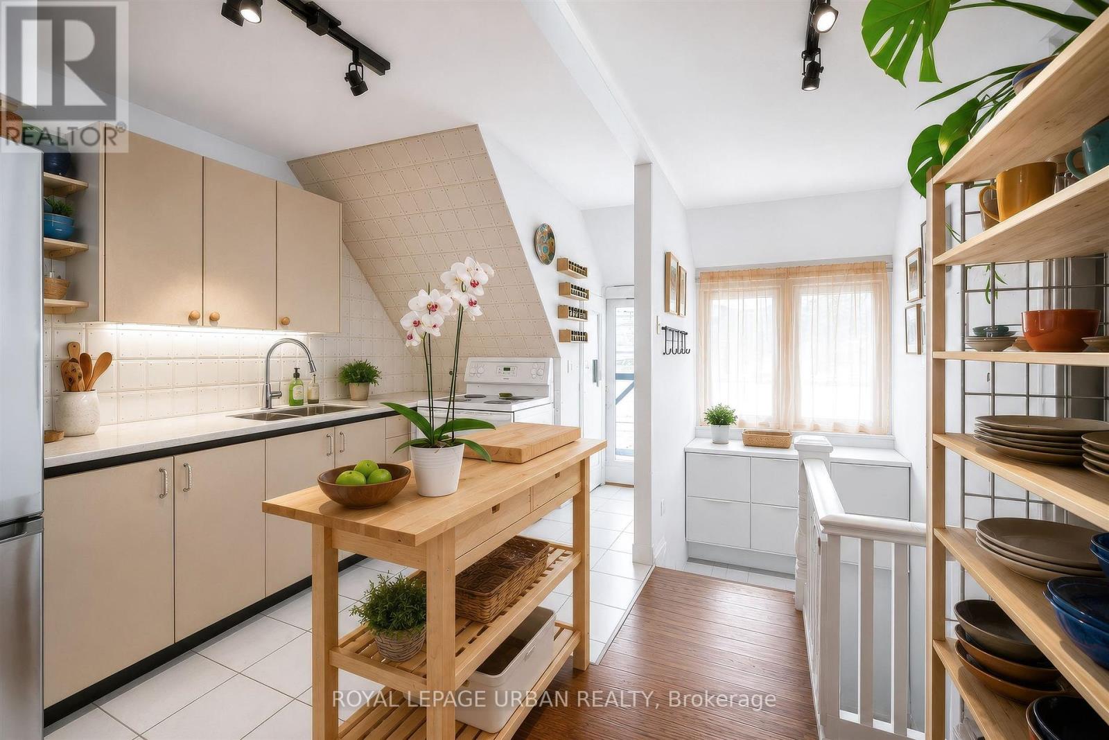 244 INDIAN ROAD - 33