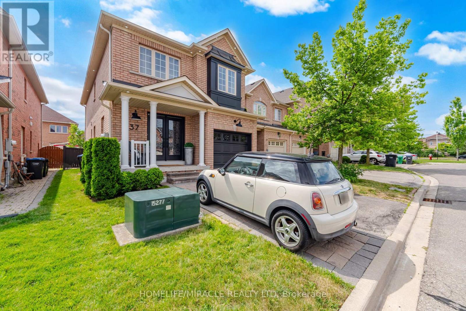 37 LACEBARK COURT - 2