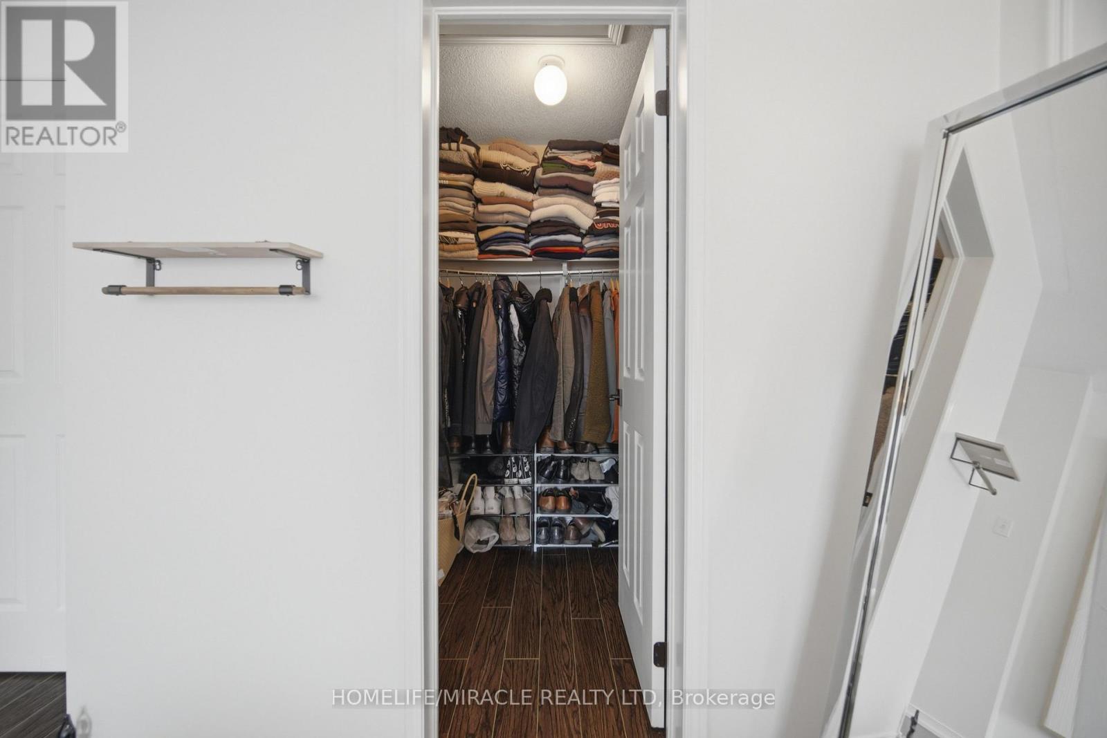 37 LACEBARK COURT - 27