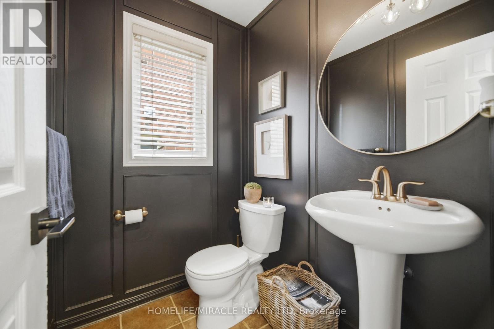 37 LACEBARK COURT - 34